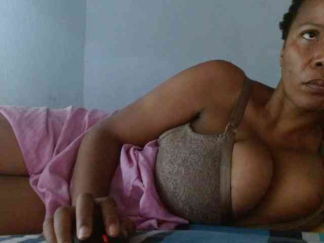 diamondboobs44dddx webcam