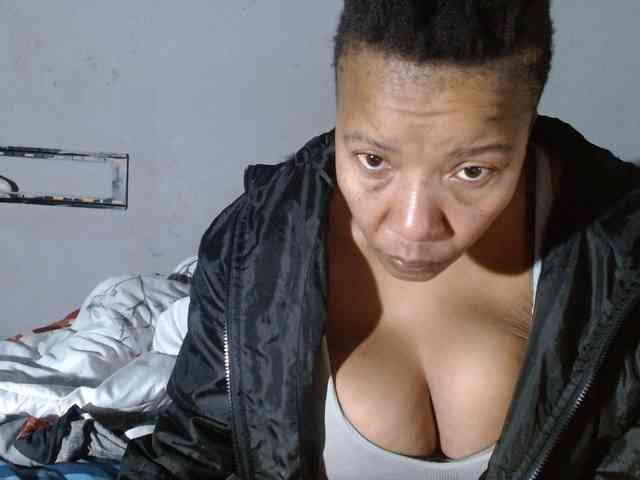 diamondboobs44dddx webcam