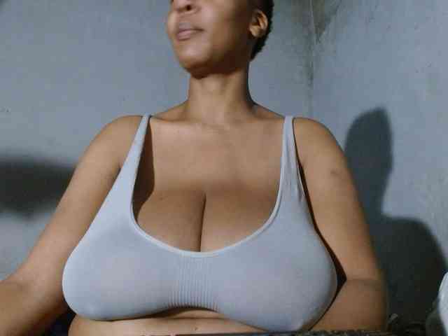 diamondboobs44dddx webcam