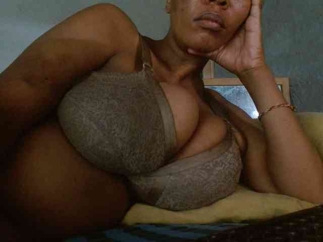 diamondboobs44dddx webcam
