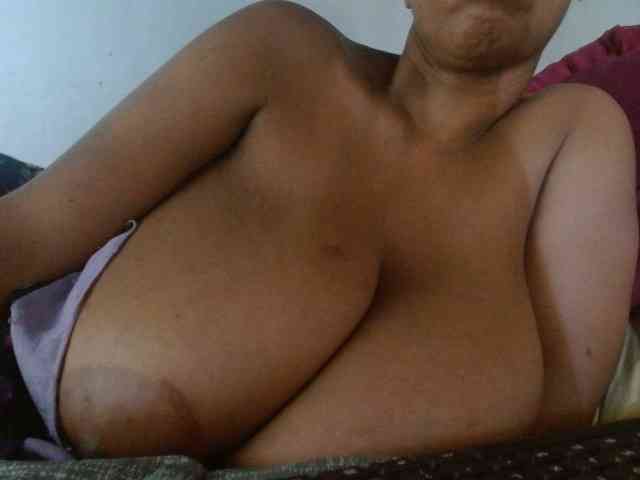 diamondboobs44dddx webcam