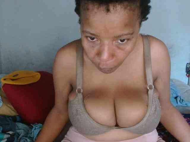 diamondboobs44dddx webcam