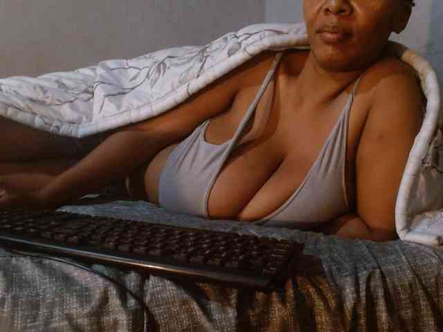 diamondboobs44dddx webcam