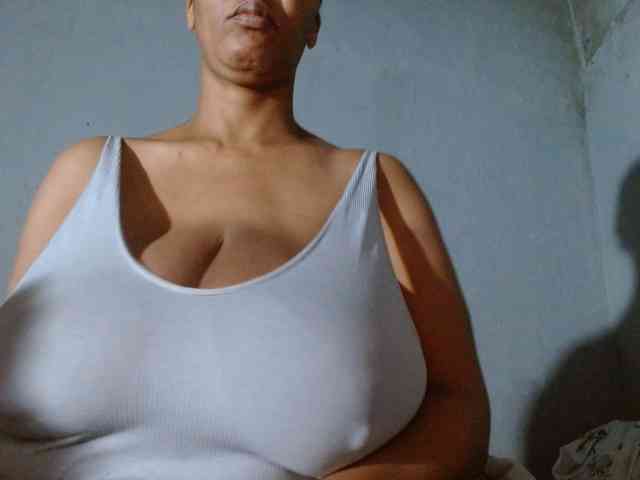 diamondboobs44dddx webcam
