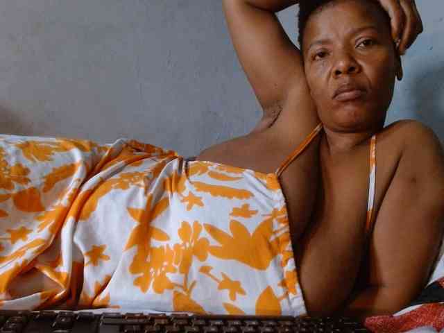 diamondboobs44dddx webcam