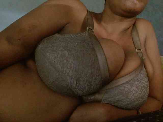 diamondboobs44dddx webcam