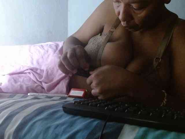 diamondboobs44dddx webcam