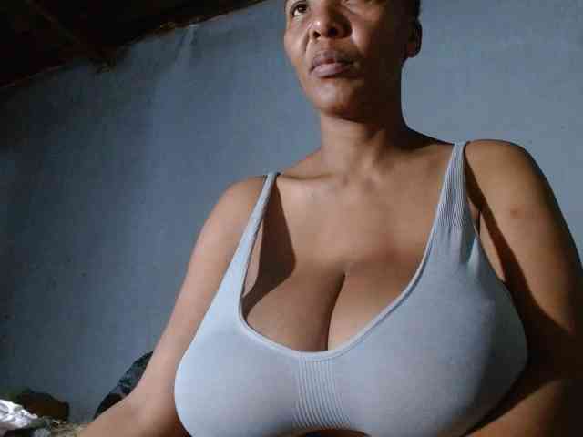 diamondboobs44dddx webcam