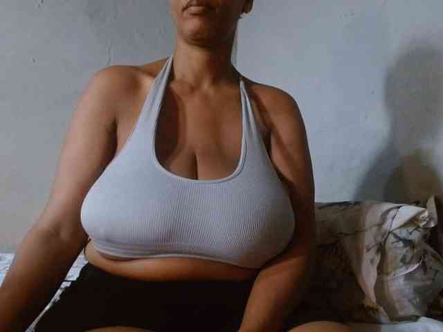 diamondboobs44dddx webcam