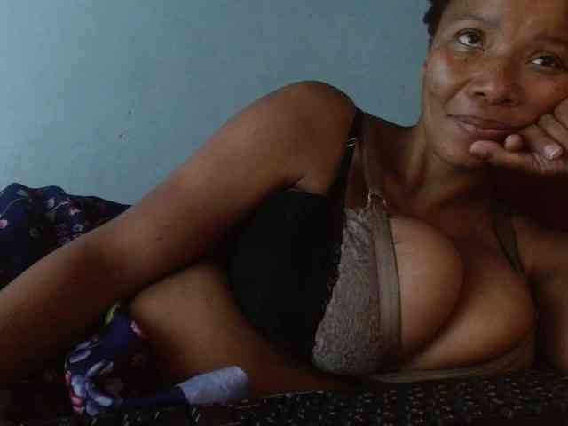 diamondboobs44dddx webcam