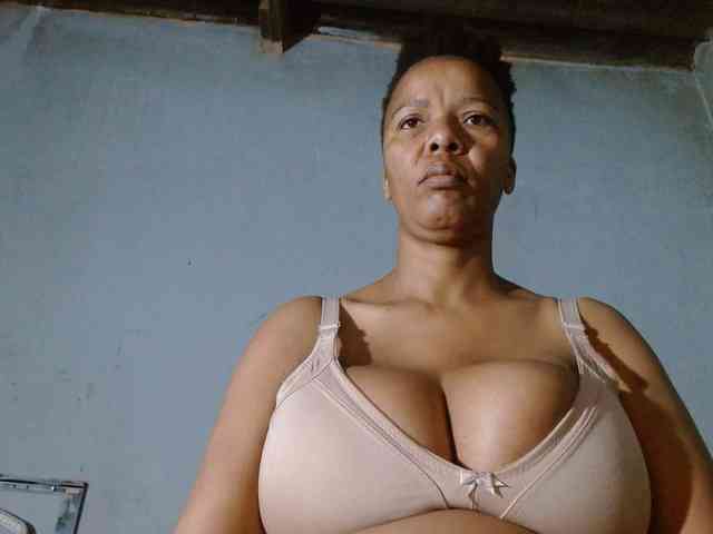 diamondboobs44dddx webcam