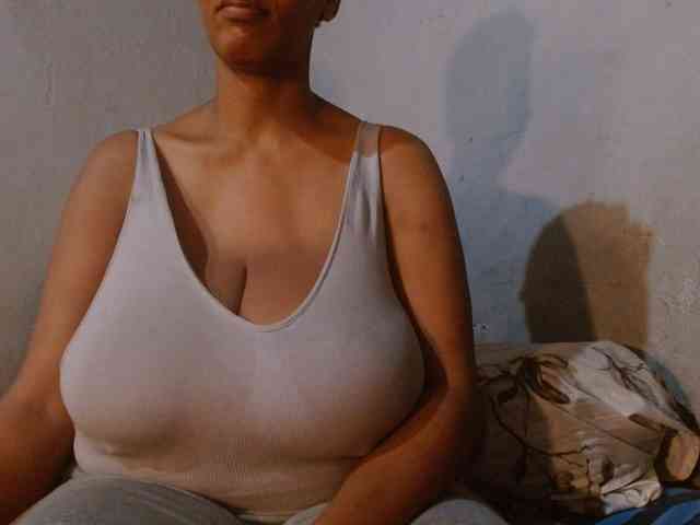 diamondboobs44dddx webcam