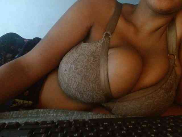 diamondboobs44dddx webcam