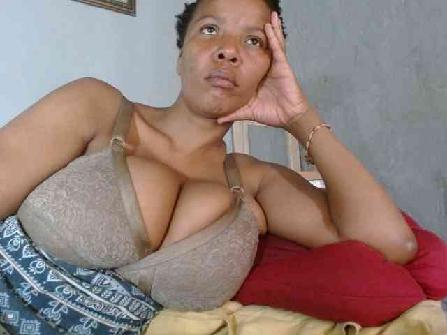 diamondboobs44dddx webcam