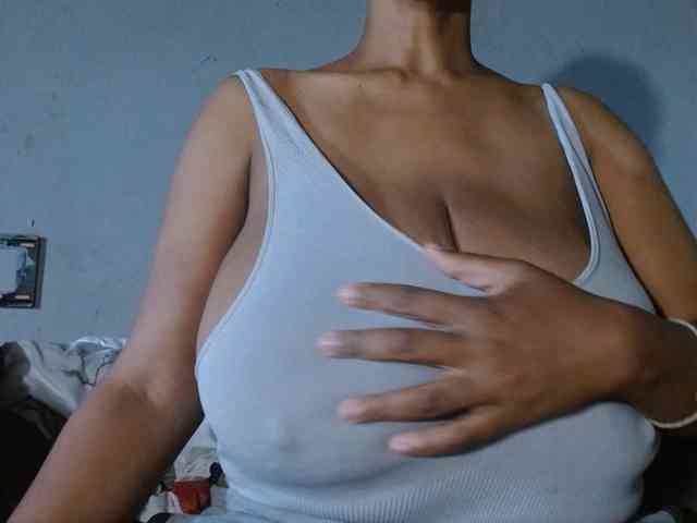 diamondboobs44dddx webcam