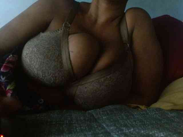 diamondboobs44dddx webcam