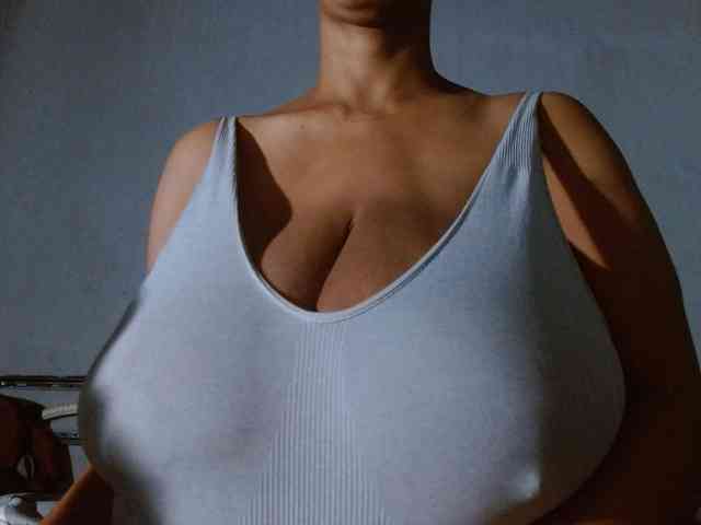 diamondboobs44dddx webcam