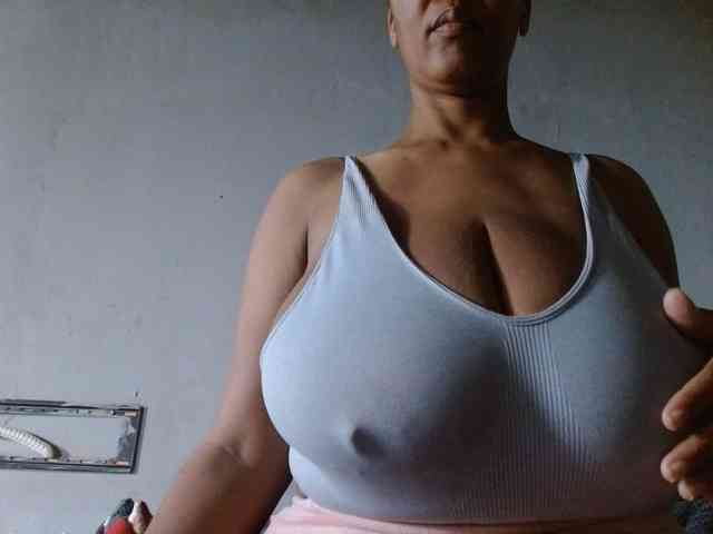 diamondboobs44dddx webcam
