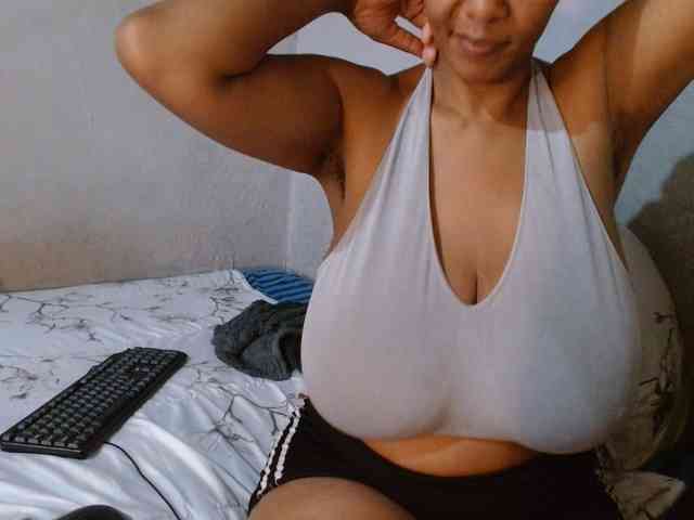 diamondboobs44dddx webcam