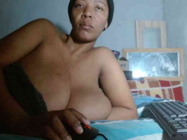 diamondboobs44dddx webcam