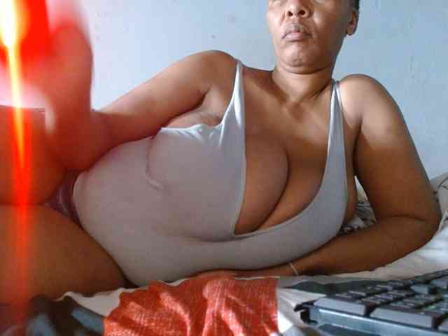 diamondboobs44dddx webcam
