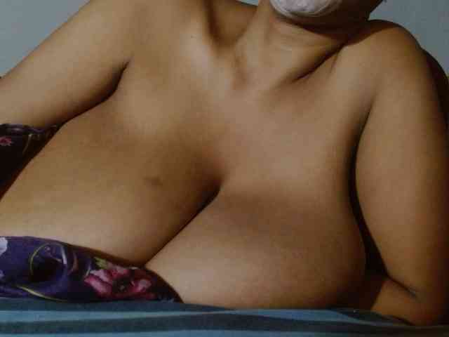 diamondboobs44dddx webcam