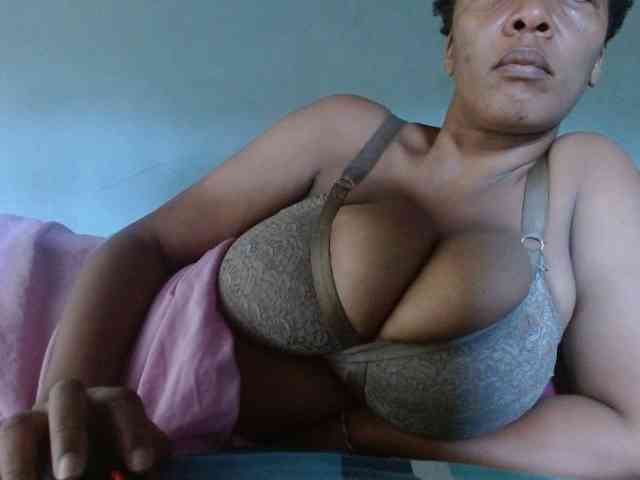 diamondboobs44dddx webcam