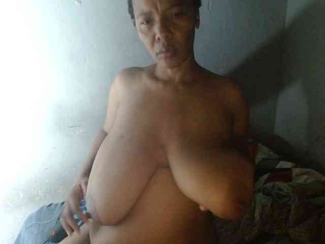 diamondboobs44dddx webcam