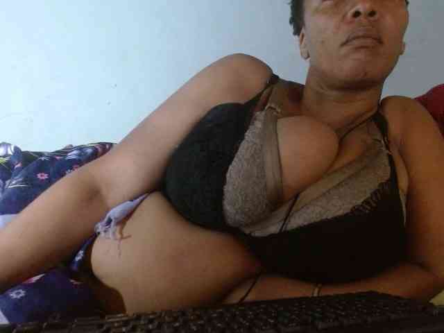 diamondboobs44dddx webcam