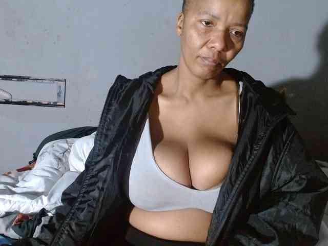 diamondboobs44dddx webcam