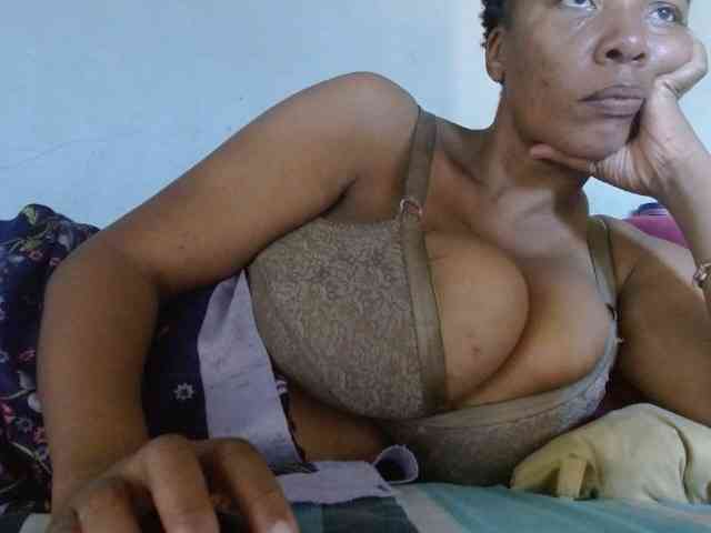 diamondboobs44dddx webcam