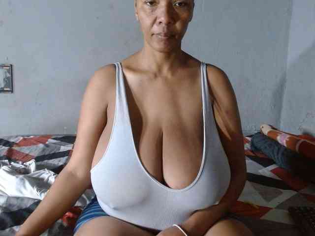 diamondboobs44dddx webcam