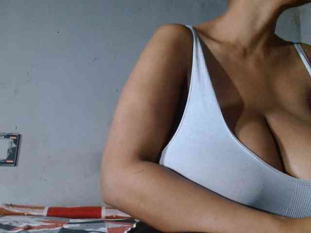 diamondboobs44dddx webcam