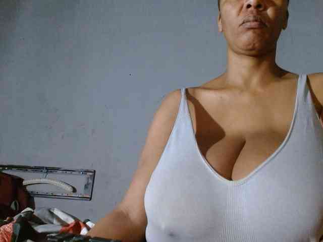 diamondboobs44dddx webcam