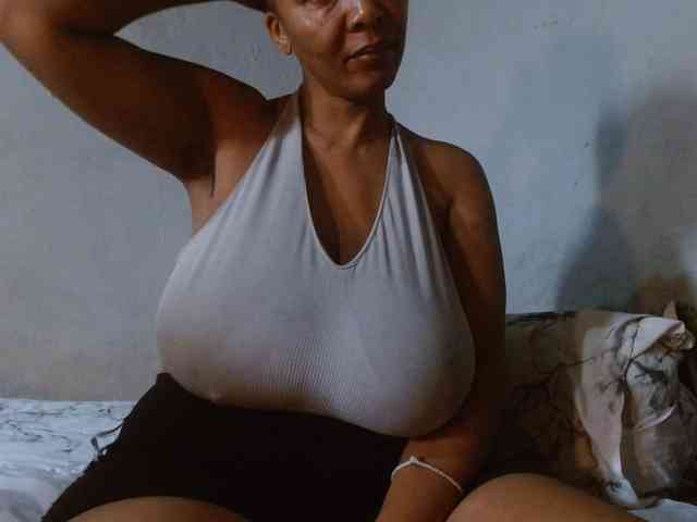 diamondboobs44dddx webcam