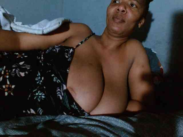 diamondboobs44dddx webcam