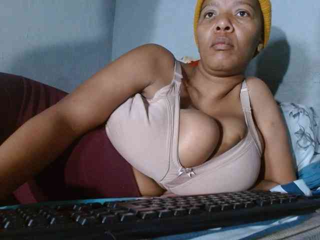 diamondboobs44dddx webcam
