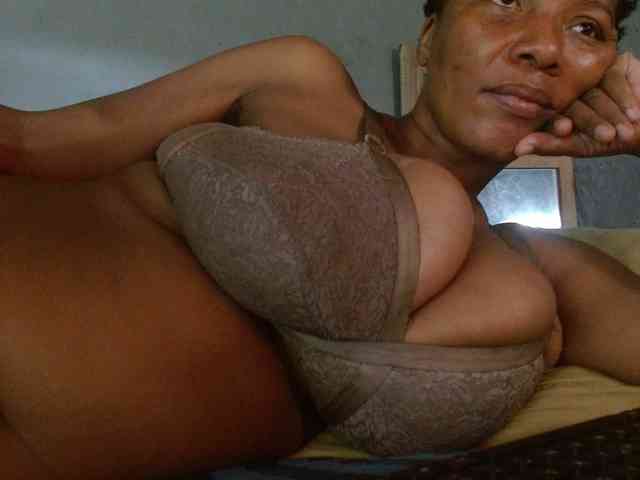 diamondboobs44dddx webcam