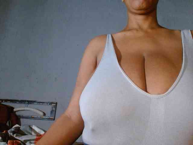 diamondboobs44dddx webcam