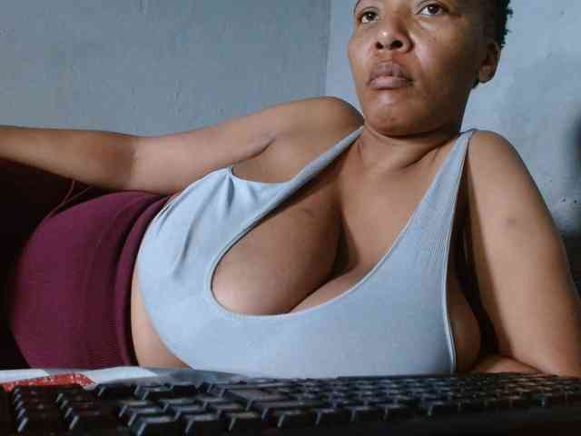 diamondboobs44dddx webcam