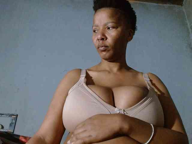 diamondboobs44dddx webcam