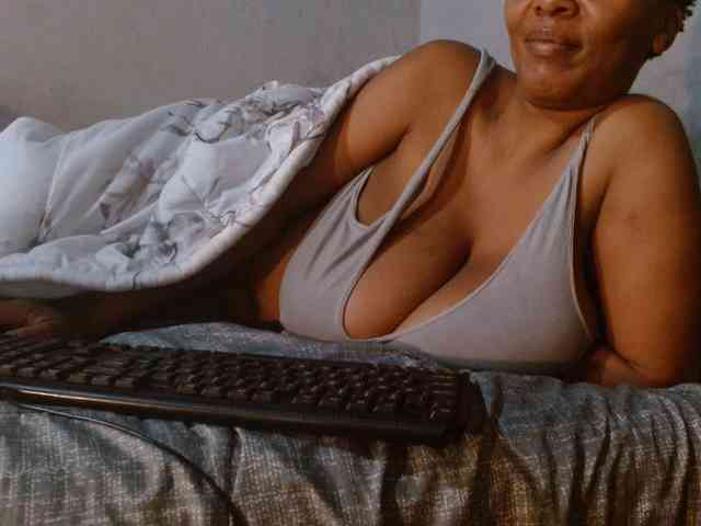 diamondboobs44dddx webcam