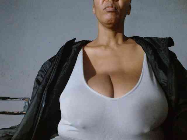 diamondboobs44dddx webcam