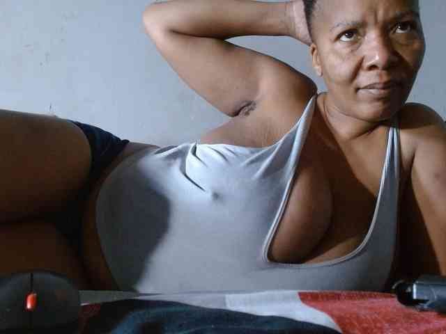 diamondboobs44dddx webcam