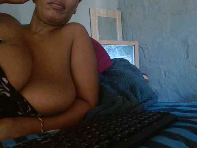 diamondboobs44dddx webcam