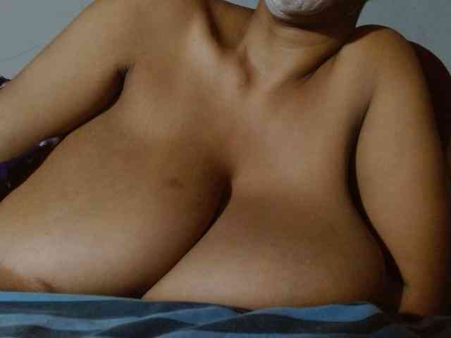 diamondboobs44dddx webcam