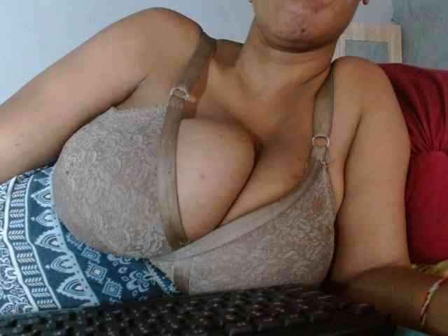 diamondboobs44dddx webcam