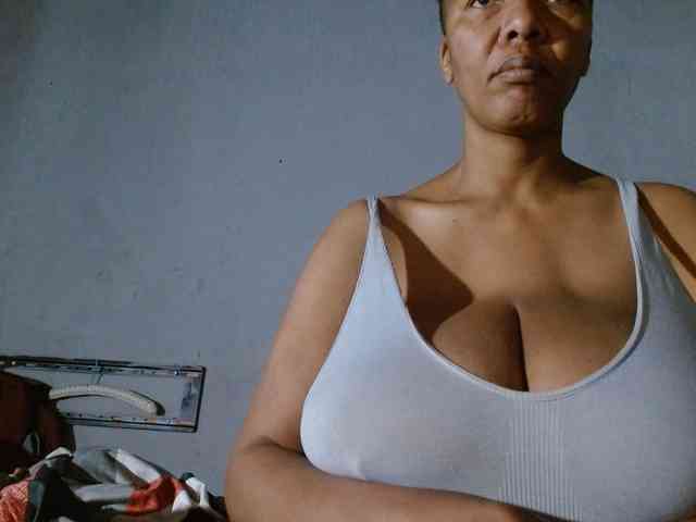 diamondboobs44dddx webcam