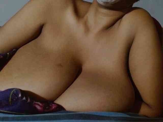 diamondboobs44dddx webcam