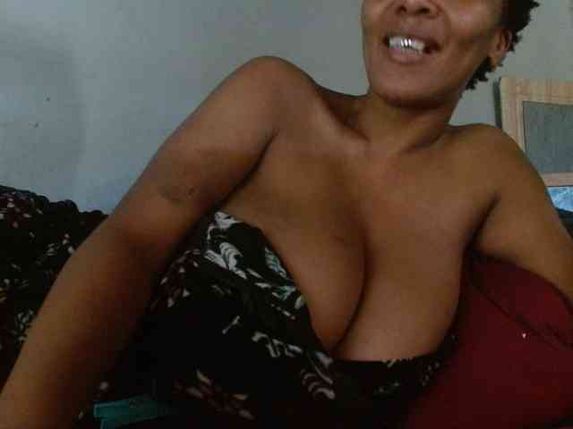 diamondboobs44dddx webcam